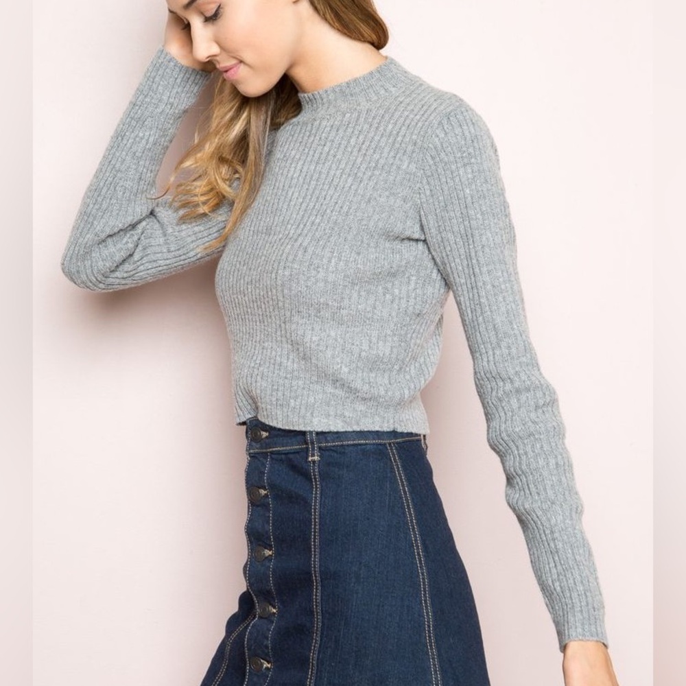 Brandy Melville Brett Turtleneck Sweater Top - Picture 3 of 8